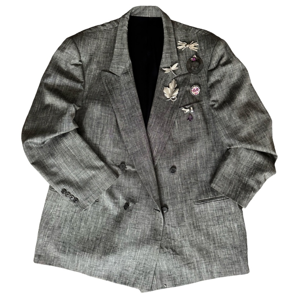 VINTAGE PIERRE CARDIN STATEMENT BLAZER W/ VINTAGE STATEMENT BROOCHES